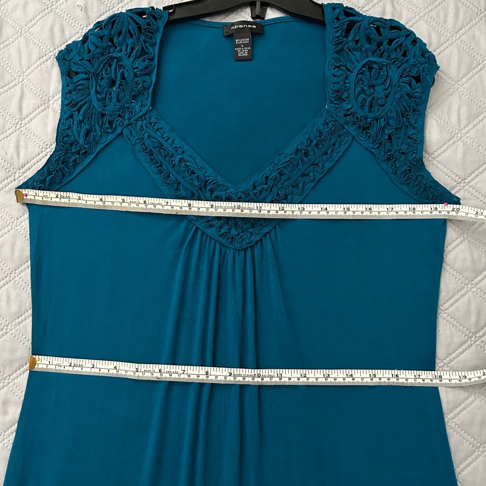 Robe - Picture 5 of 5